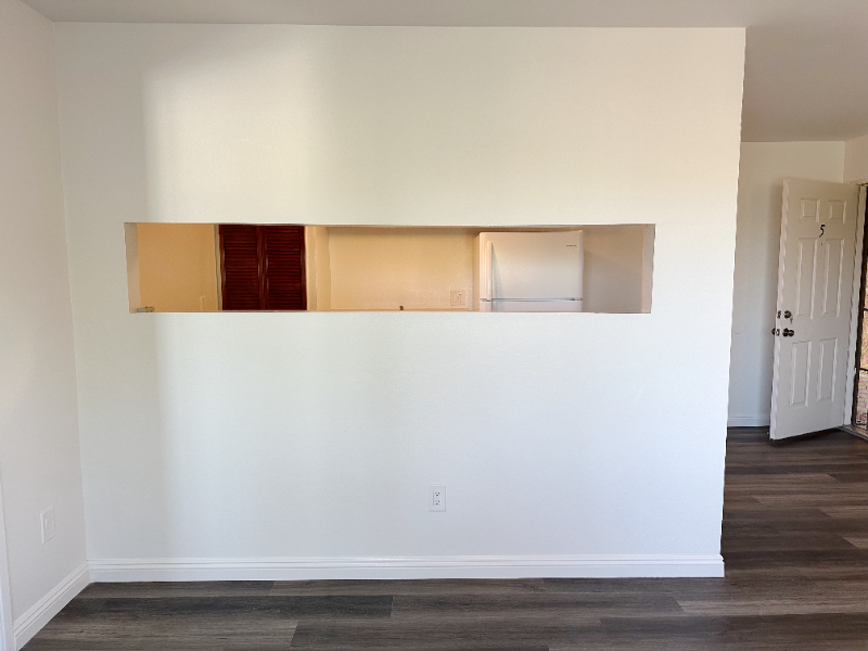 Los Angeles Apartment: 4953 Barstow Street