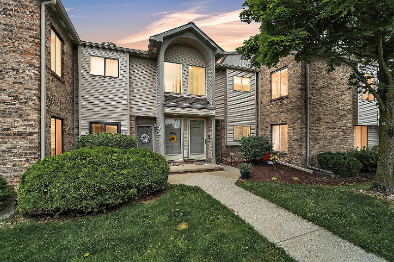 Canton Condo: 42794 Lilley Pointe Dr