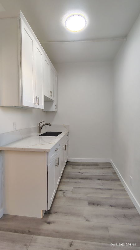 Los Angeles Apartment: 1565 S. Hobart Blvd