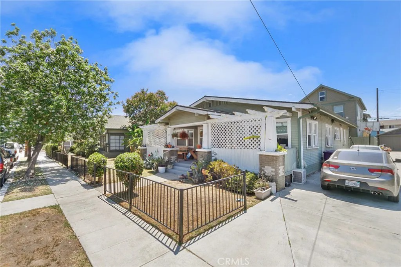 Long Beach House: 509 Rose Avenue