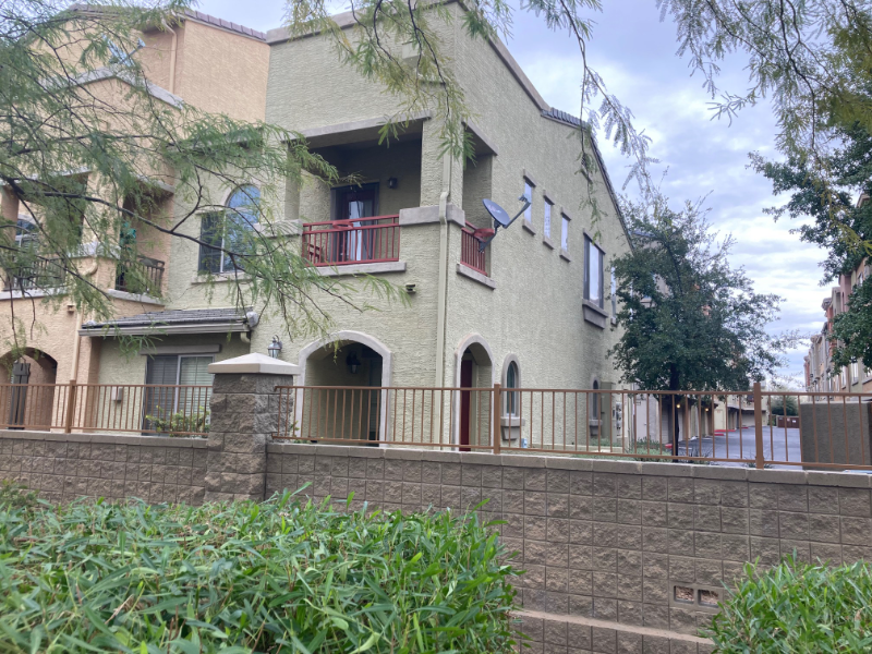 Phoenix Townhome: 16825 N 14th St.