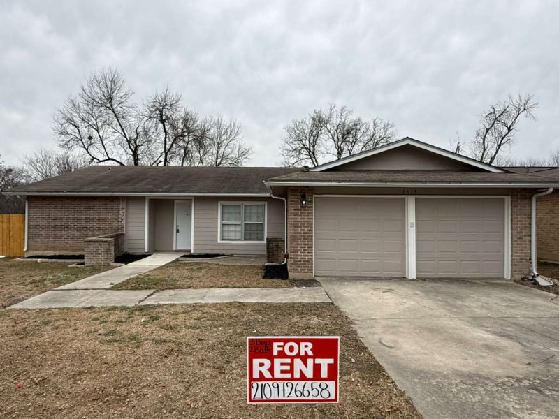 San Antonio House: 6614 Robin Forest