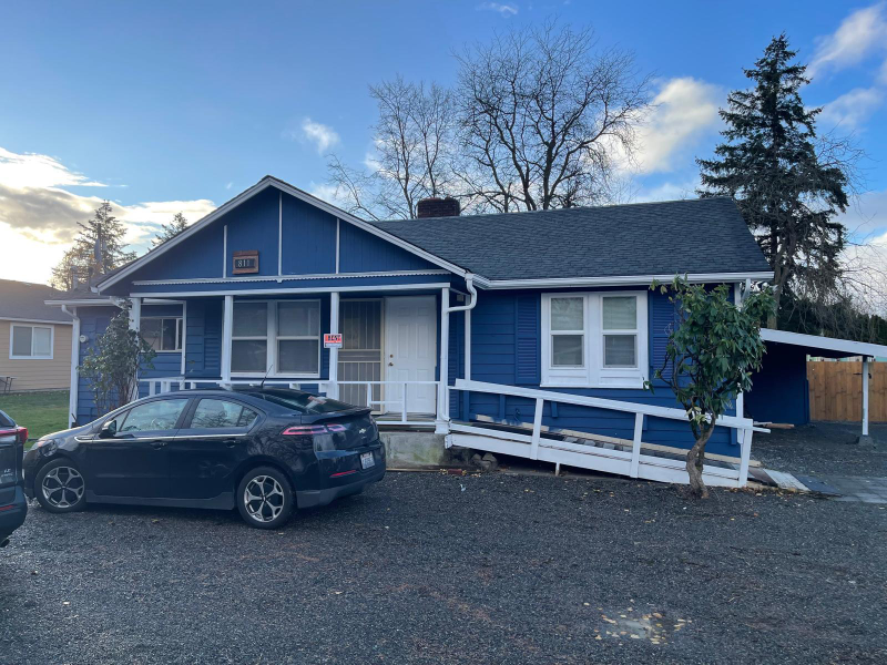 kent House: 811 4th ave n