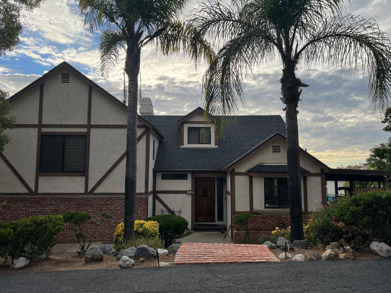 Escondido House: 214 Sheridan Ave