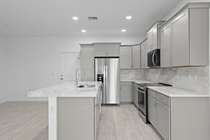 Westlake Townhome: 4616 Longwood Lake Square