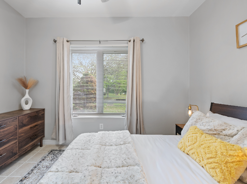 Norfolk House: 1401 W 40th Street