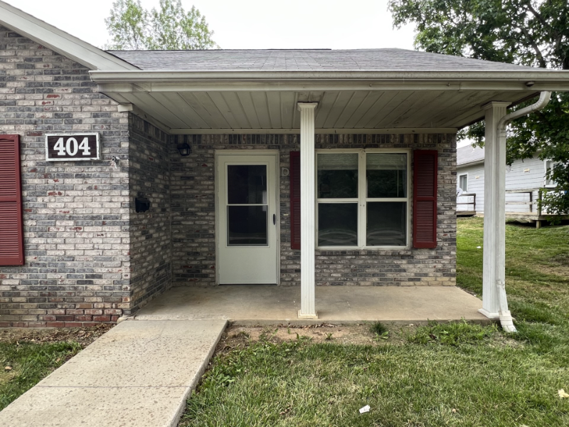 Columbia Townhome: 7000 N. Buckingham Square