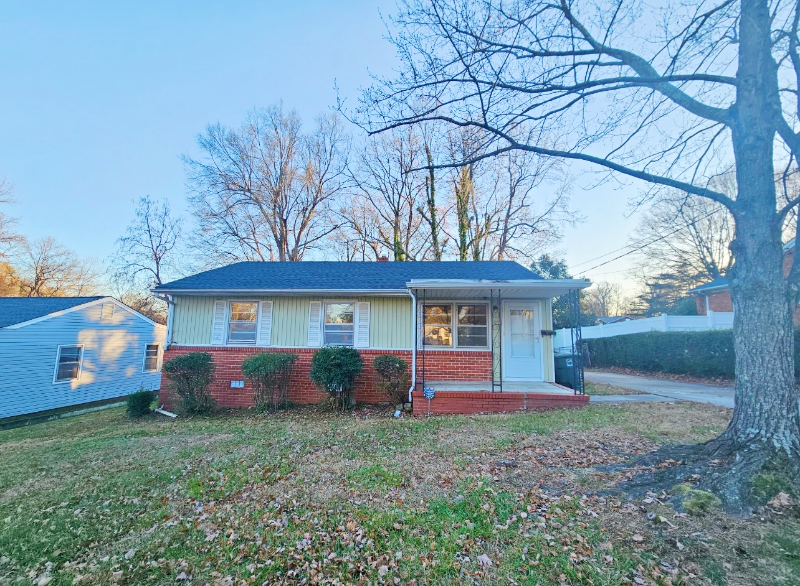 Greensboro House: 2307 Maywood St