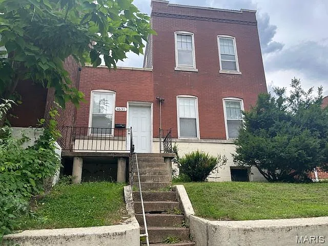Saint Louis House: 4631 Oregon Ave, Saint Louis, MO 63111