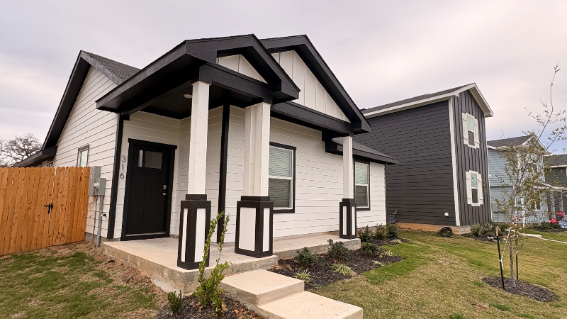 Bastrop House: 316 Constanza Trl