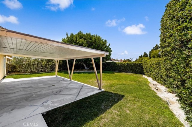 Orange House: 3332 N Cottonwood St