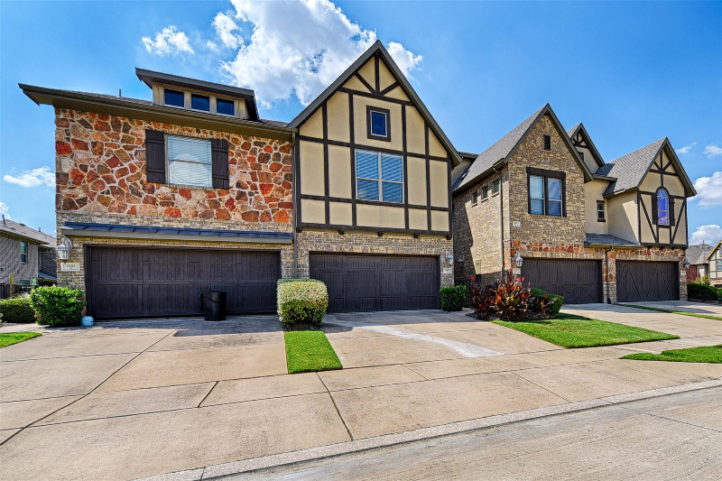 Euless House: 1605 Brook Glen Dr