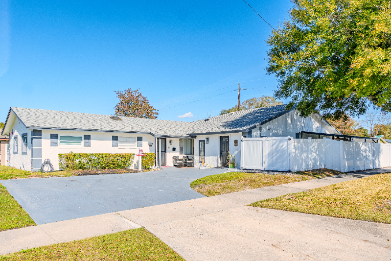 Orlando House: 1875 Williams Ave