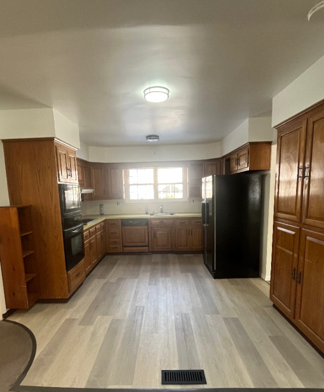 woodbury House: 617 stratford ave