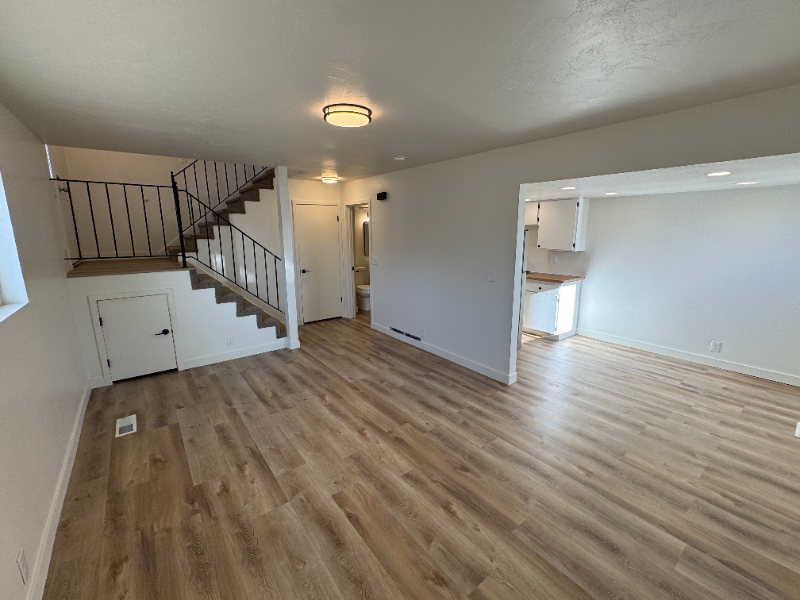 Midvale Multiplex: 174-180 W Foxbridge Dr