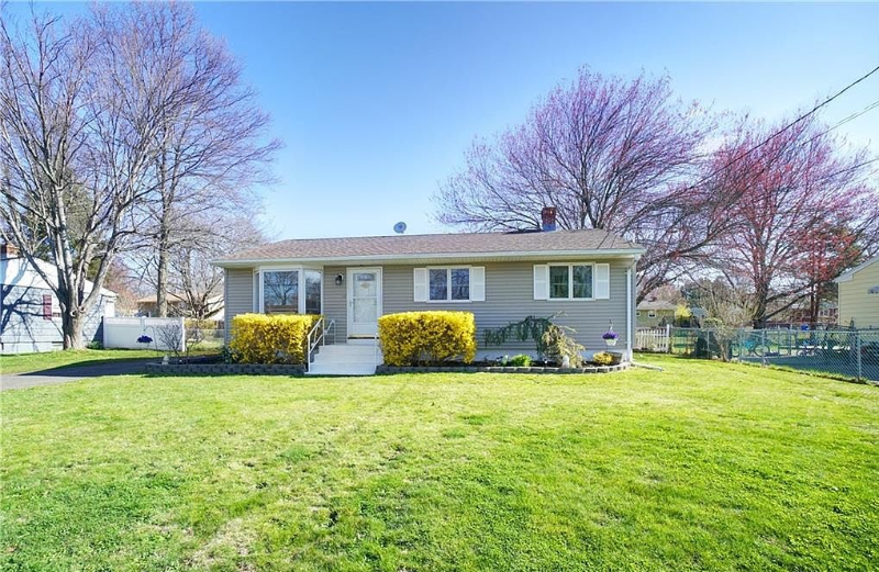 West Haven House: 99 Putney Dr