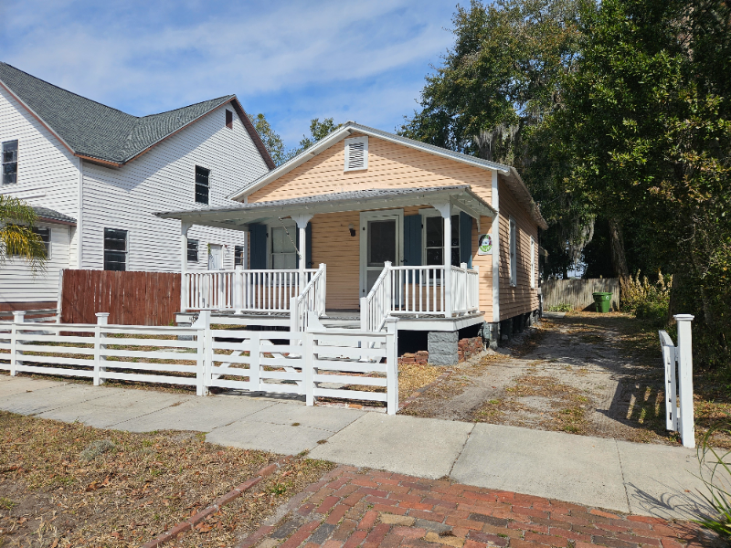 Palatka House: 816 Oak St