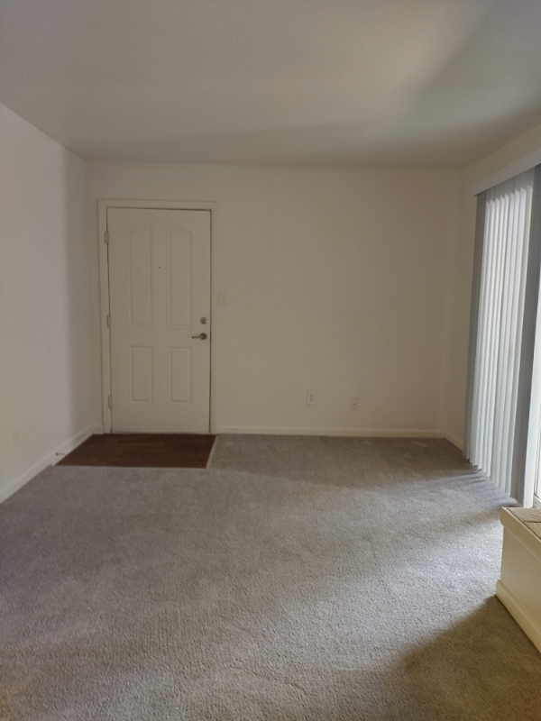 Lynchburg Apartment: 600 Reusens Road