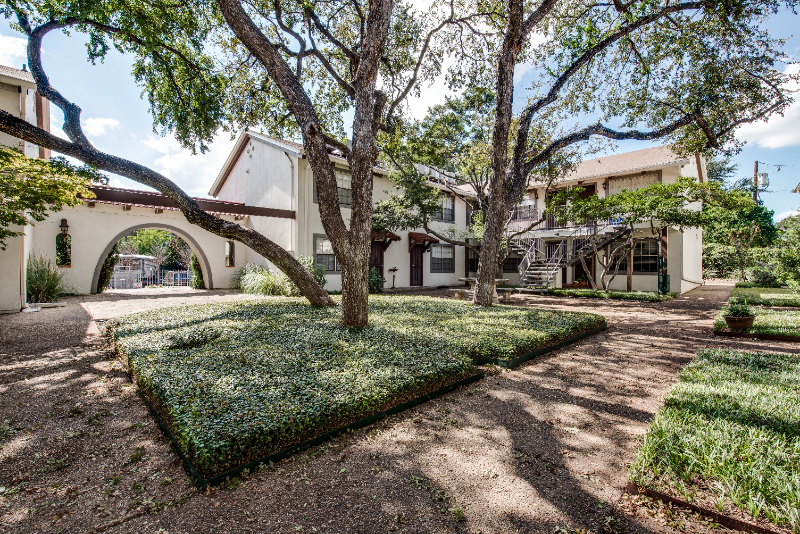 dallas Apartment: 4214 Rawlins Street
