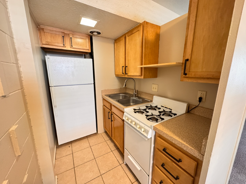 Lincoln Apartment: 1425 G Street