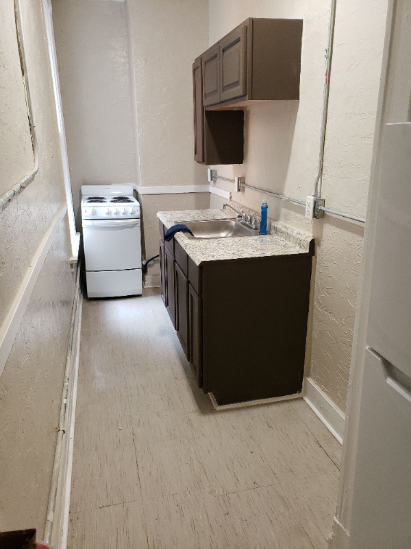 EAST CLEVELAND Apartment: 15000 Euclid Ave