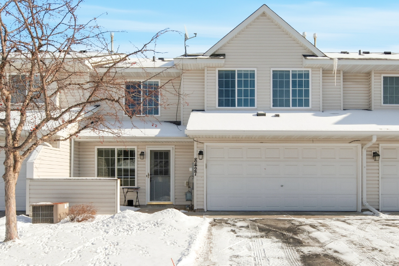 Champlin Townhome: 8427 Yukon Cir N