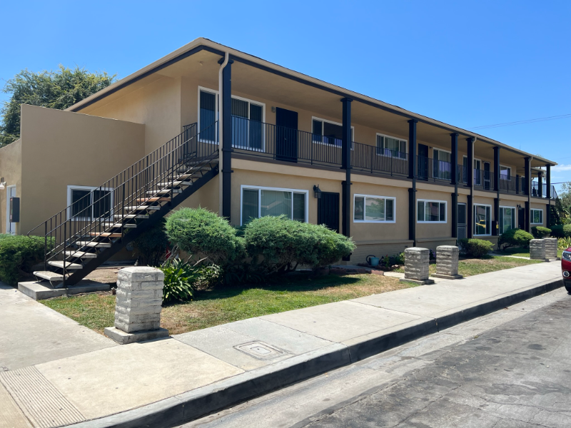 Fullerton Apartment: 900 S Highland Ave