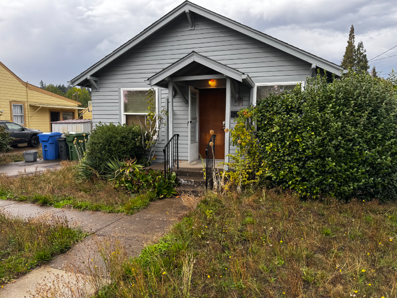 Salem House: 1219 Ruge st NW