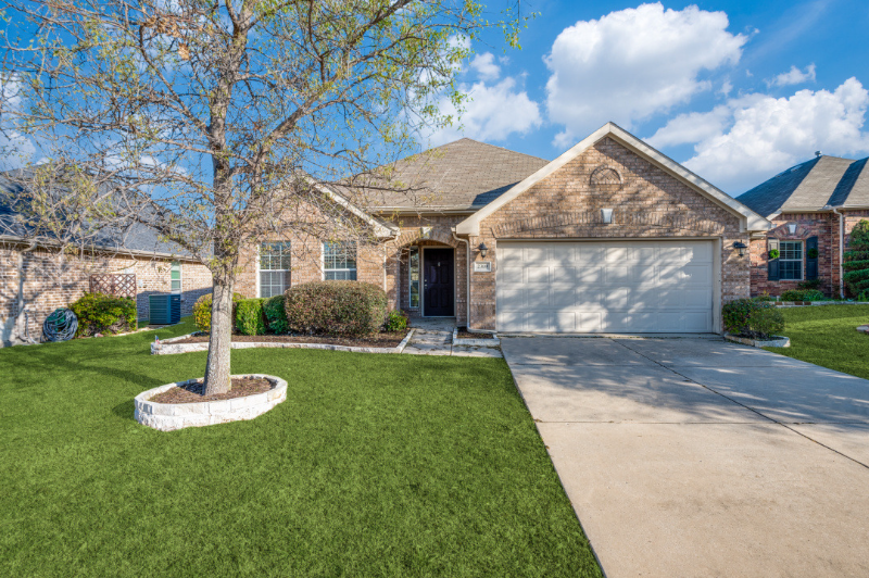 Little Elm House: 2309 Castle Creek