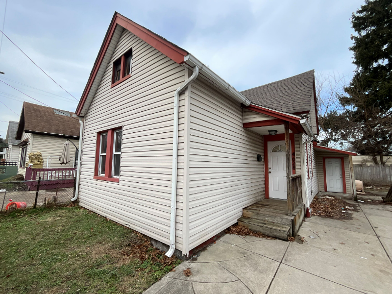Cleveland House: 4628 Oakley Ave