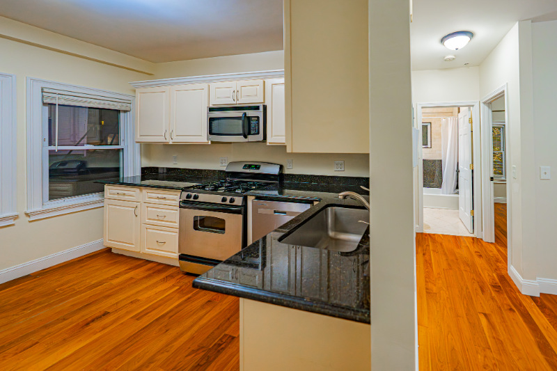 Somerville Apartment: 290 Broadway