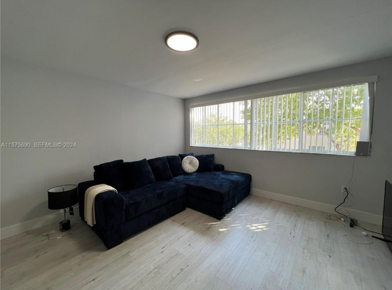 Hialeah Condo: 6155 Nw 186th st