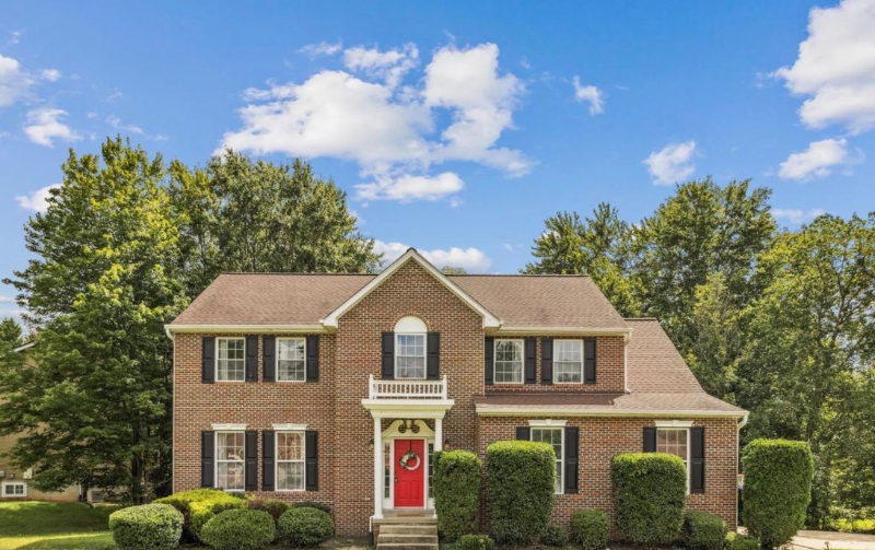 Waldorf House: 2404 Berry Thicket Ct