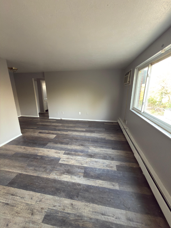 Cleveland Apartment: 14835 Euclid Ave