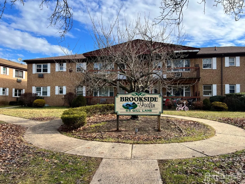 Iselin Condo: 55 Gill Ln