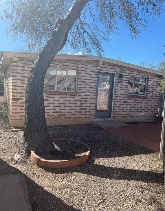 Tucson House: 3250 East Water Street