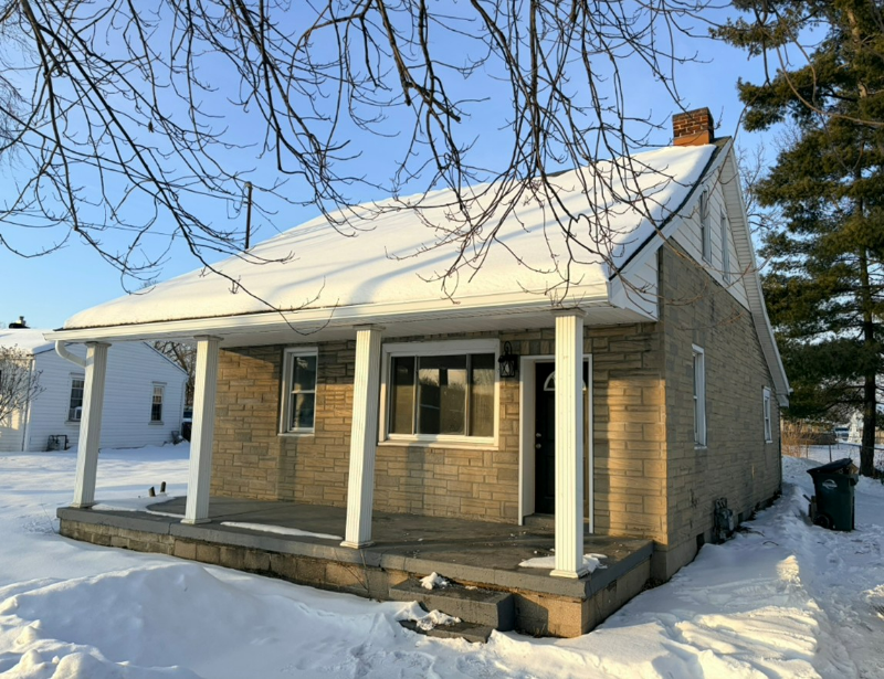 Middletown House: 1321 Oxford State Rd