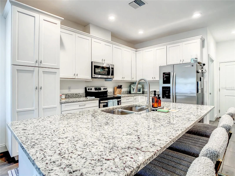 Largo House: 902 8th Ave NW