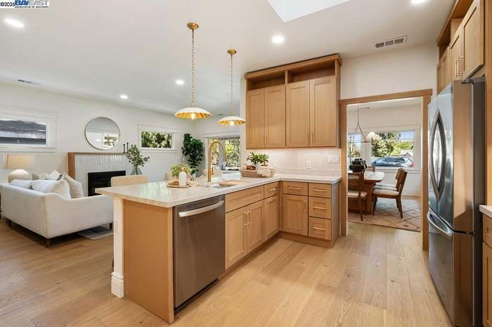 Pleasanton House: 4374 1st St.