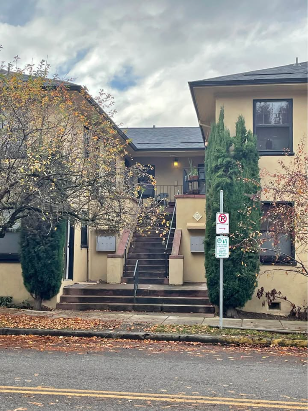 Portland Apartment: 1635 nw 25th ave