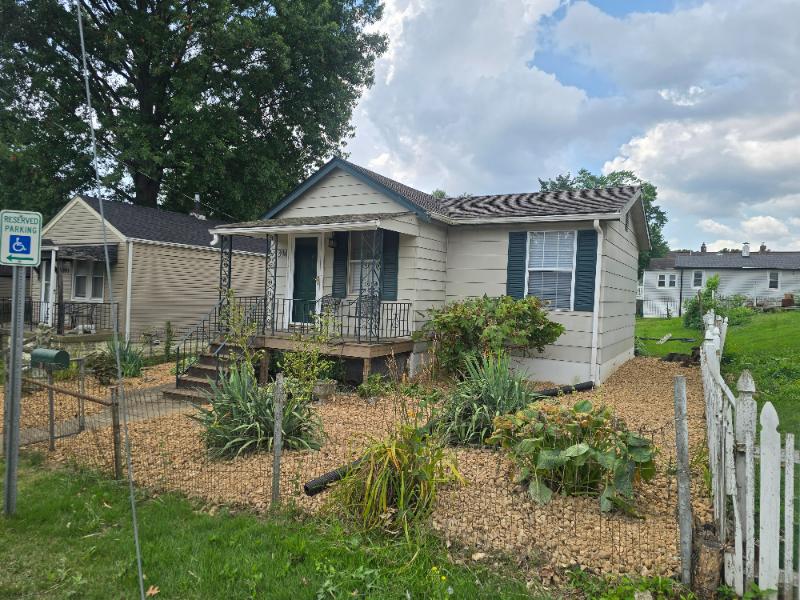 Saint Louis House: 394 Orient Ave