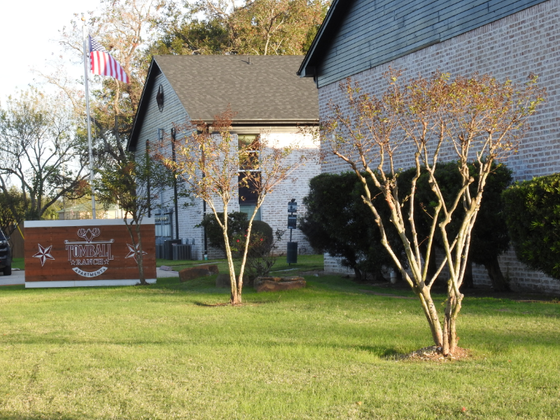 TOMBALL Apartment: 327 W Hufsmith Rd