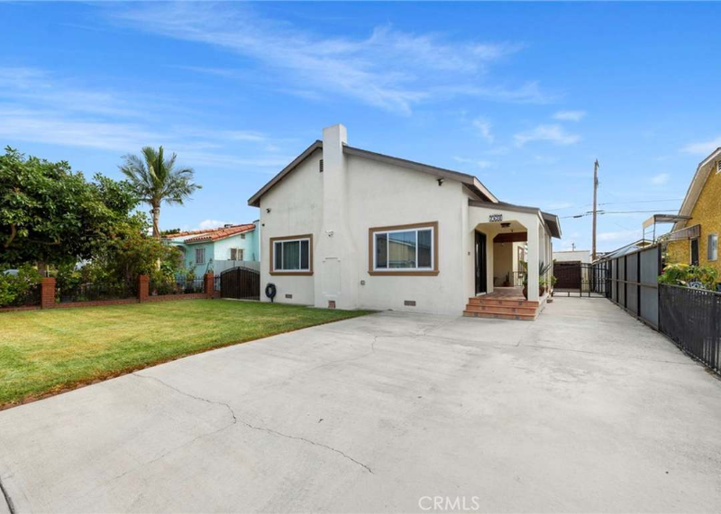 Huntington Park House: 2935 live oak