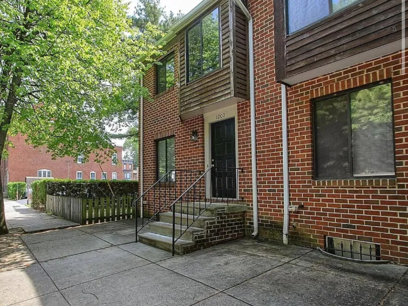 Harrisburg House: 1201 capital st