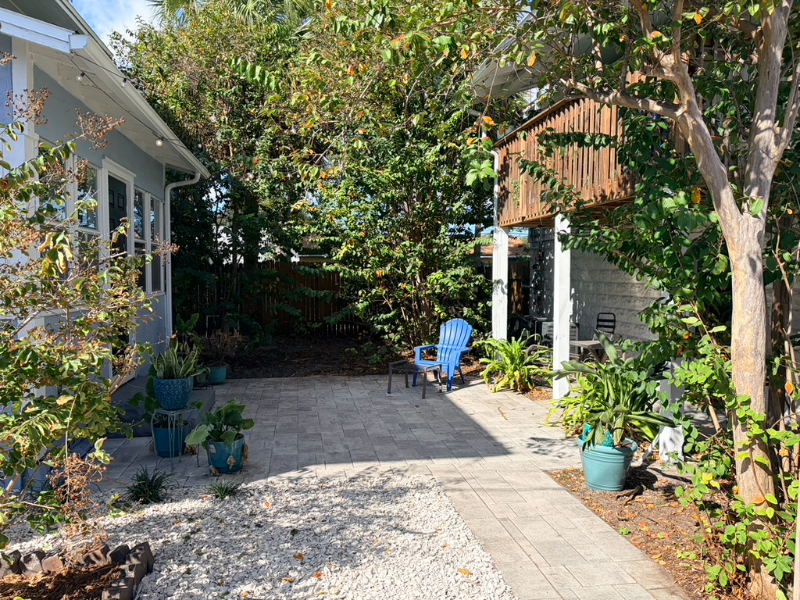 Saint Petersburg Apartment: 2745 2nd Ave S