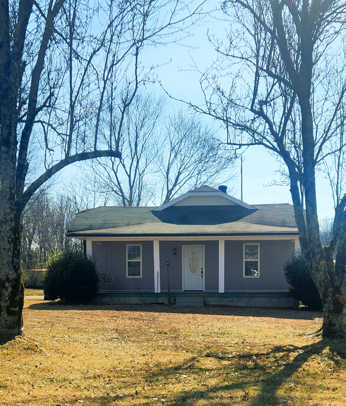 Leoma House: 121 Dunn Fall River Rd,