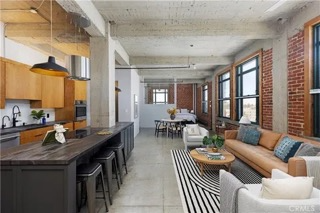 Long beach House: 100W 5th St Unit