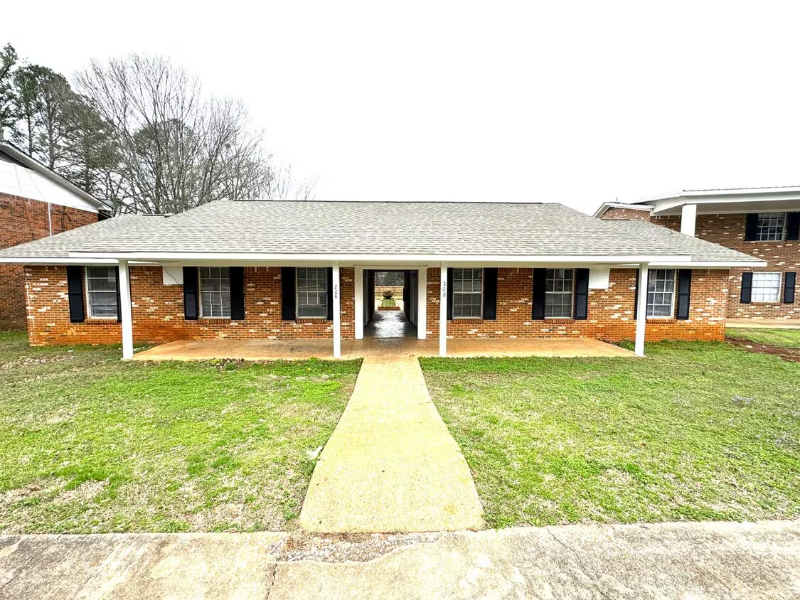 Athens Apartment: 208 Cloverleaf Dr