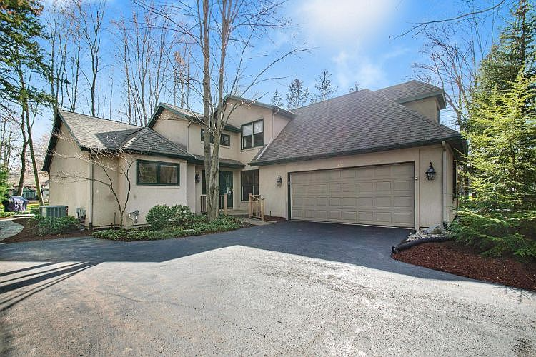 Mishawaka House: 1527 Pine Top Trce