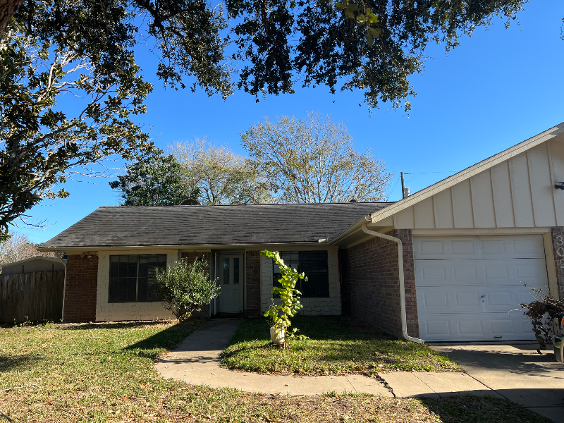 Victoria House: 302 Navajo Dr